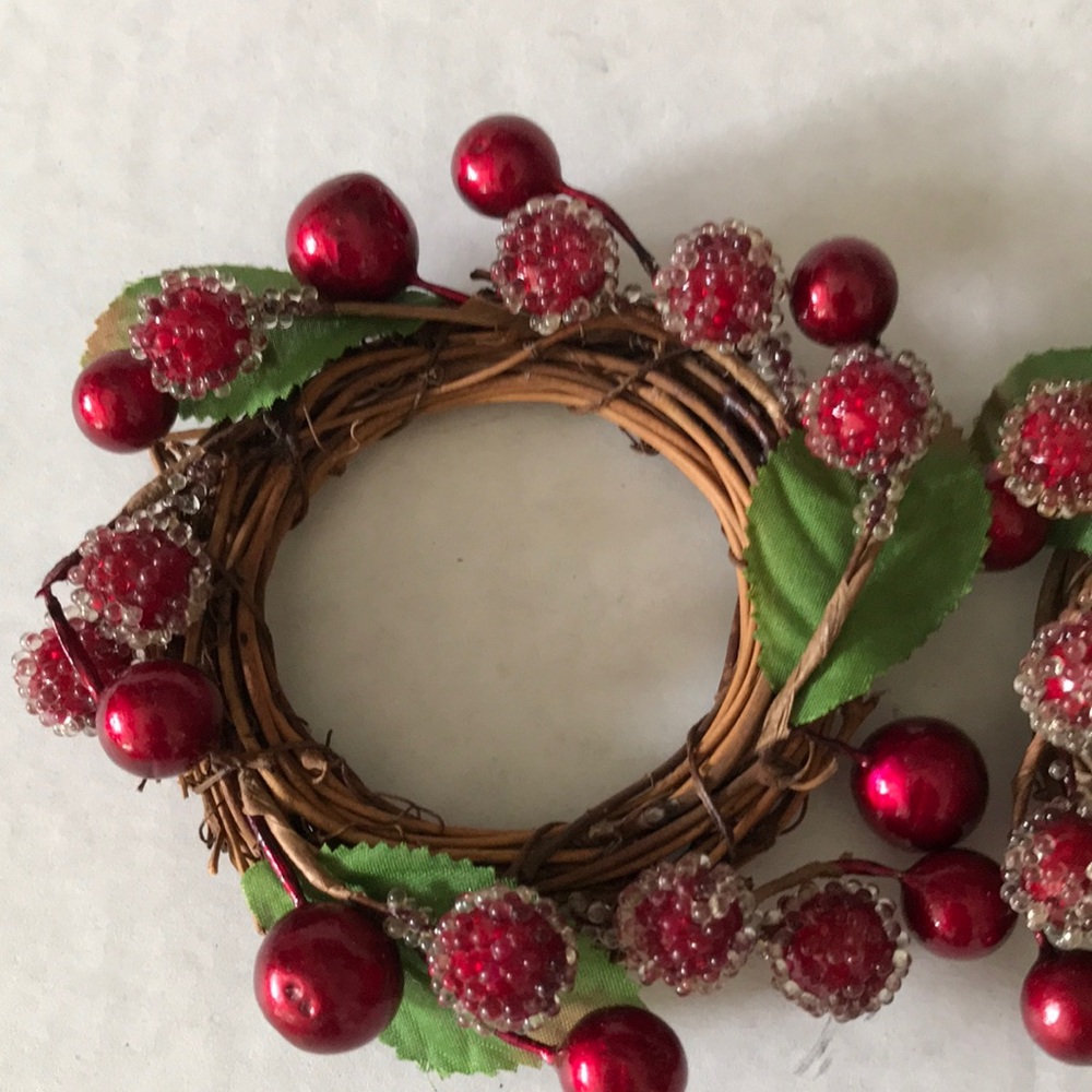 Festive Red Berry Rings - Picture 3 of 11